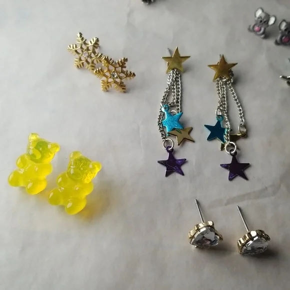 Fun Style Stud Earring Collection - Picture 4 of 9